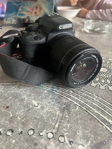 Canon EOS 100D DSLR fotoaparat + Canon EF‑S 18–55mm f/3.5–5.6 IS STM