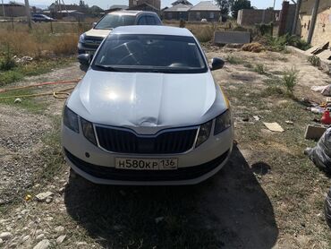опель зафира б: Skoda Octavia, белый седан. Российские номера Н580КР 136 RUS