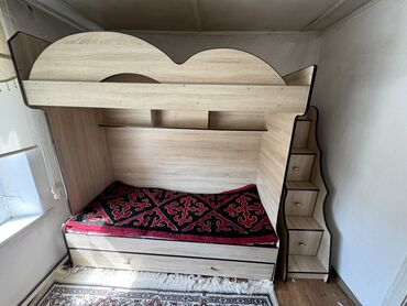 коробки бу: Двухъярусная кровать, Б/у, ЛДСП, С выкатной системой