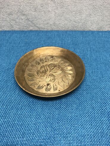 Sikkələr: Antik Latun Nelbeki ve murebbe qabi qiymet 1 eded ucun . 3 eded var — 12