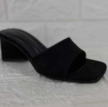 Sandale: AKCIJA
1700din.
roba sa Kosova — 3