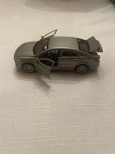 fort salon: Metall miniatür avtomobil modeli – sedan tipli, gümüşü rəngdə — 2