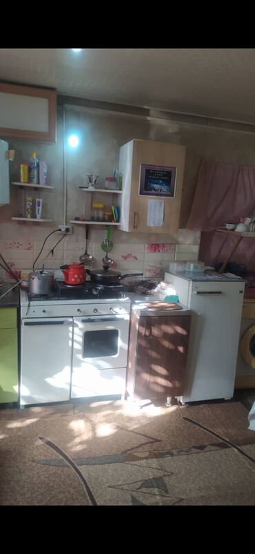 продаю дом под бизнес бишкеке: 45 кв. м, 2 бөлмө, Унаа токтотуучу жай, Сарай, Забор, тосулган