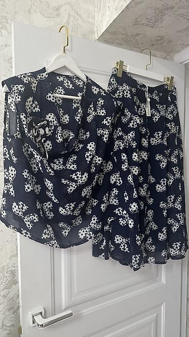 Костюмы с юбкой: Женская Одежда, покупала в Италии/Дубаи, размеры от 48 до 58, новое и — 28