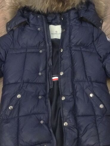 esger paltarlari satisi: 5-6 yawa Moncler kurta cox az 3-4 defe geyinilib baha alinib 25 m