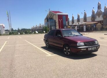 старый авто: Volkswagen Vento: 1993 г., 1.8 л, Механика, Бензин, Седан