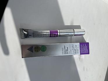 Личные вещи: Крем для кожи вокруг глаз VT x Cica Capsule – Redline Shot Lifting Eye — 1