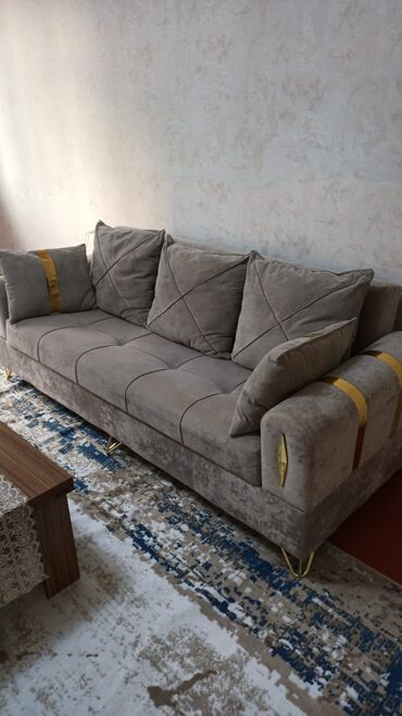 pion gülü qiymeti: Divan 
195azn
Xirdalan 5656 leli