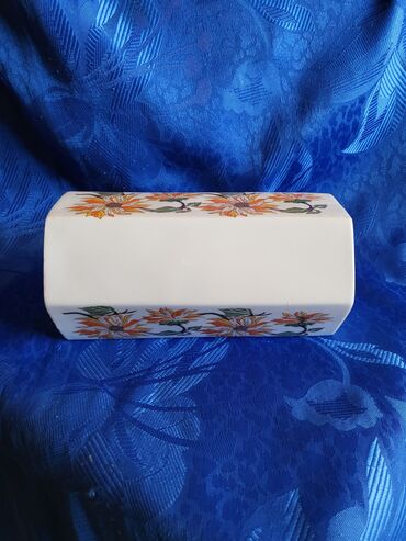 Stare vaze i dekor: Vaza nova Zajecar porcelan 70te. Visina. 17,5cm — 8