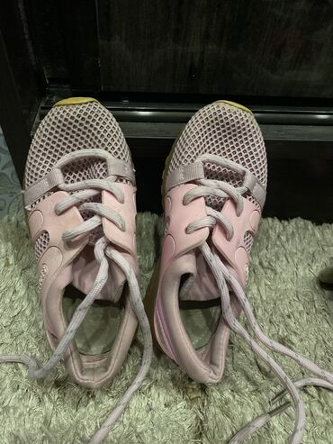 футболный кроссовки: Бу кроссовка розовая цвет размер 26 только писать