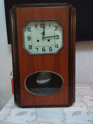 раритет часы: Продаю раритет часы. часы с боем цена договор. год 25май 1960год. есть