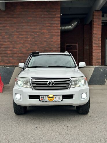 Toyota: Белый внедорожник Toyota Land Cruiser 200 2011 года Какие работы были