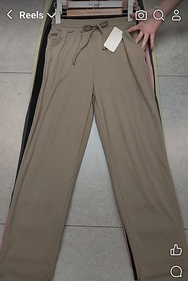 pantalone sat: Pantalone sa dzepovima i elasticnim pojasem na redice. Puder — 5