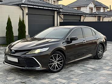 Toyota Camry: 2022 г., 2.5 л, Автомат, Гибрид, Седан
