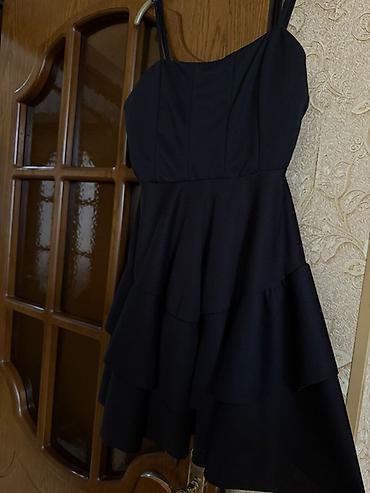 Dəstlər, kostyumlar: Qadın geyimləri – 4 müxtəlif model Hər biri 5 azn 1) Ağ ribana — 3