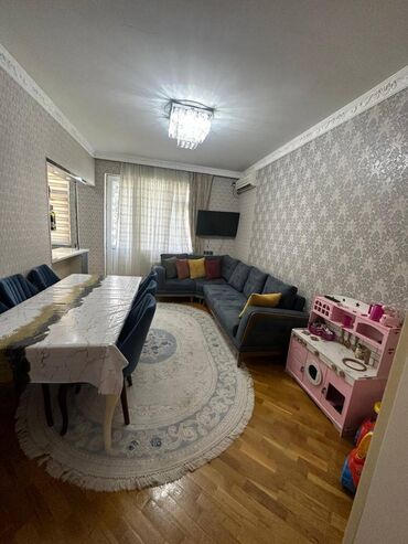 Uzunmüddətli kirayə mənzillər: 4-mikrorayonda Qızıltac Şadlıq sarayının yanında 5 mərtəbəli binanın -da lalafo.az — 1 Uzunmüddətli kirayə mənzillər: 4-mikrorayonda Qızıltac Şadlıq sarayının yanında 5 mərtəbəli binanın — 1