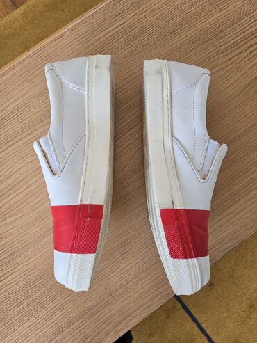 Куртки: Новая куртка мужскаяни разу не одевалитолько примеряли,этикетки — 10