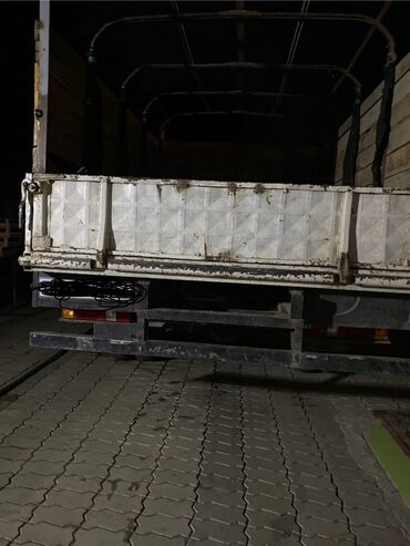 Yük maşınları: Yüngül yükdaşıma üçün praktiki bortlu yük maşını. Xüsusiyyətlər: - Ağ — 3