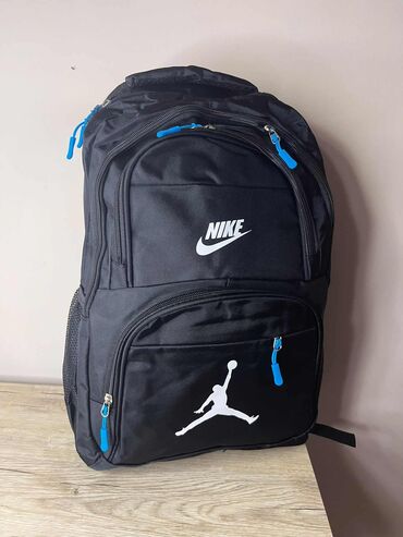 Rančevi, torbe i koferi: Muški i ženski rančevi 
Nike, Karl Lagerfeld, Adidas, Gues 
Cena +ptt — 17