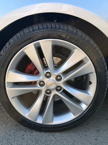 chevrolet cruze faralar: Chevrolet Cruze sedan – gümüşü rəng Xüsusiyyətlər: - Korpus: 4 qapılı — 8
