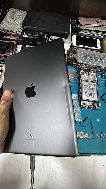 mini ipad: Apple iPad (Model A2270) – 32 GB Xüsusiyyətlər: - Model: A2270 (iPad — 5