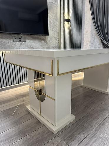 Masalar: Ağ rəngli, modern dizaynda böyük ölçülü masa. - Material: yüksək — 2