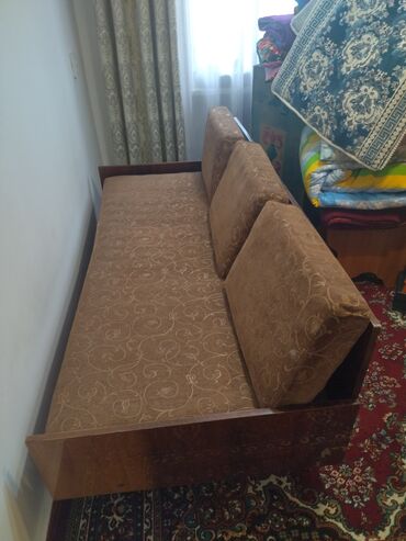 диван мебель: Диван-керебет, түсү - Күрөң, Колдонулган