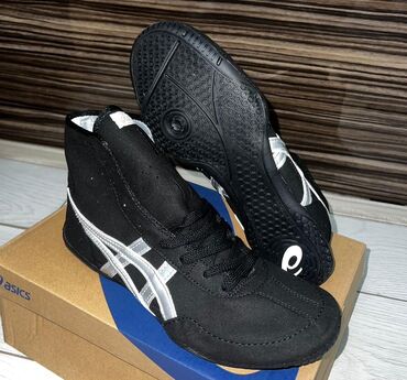 тактические берцы: Черные борцовки Asics Tiger, предназначенные для занятий борьбой и