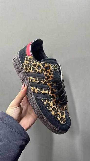 nike tn 35: Adidas spezial patike NOVO

Novo
Brojevi 36 do 40

fb Moja Kupovina 1 — 1