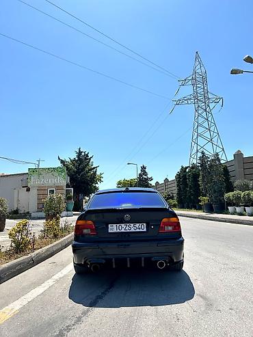 e39 guzgu: BMW 5 Series E39 sedan – qara rəng, M-paket üslublu eksteryer — 5