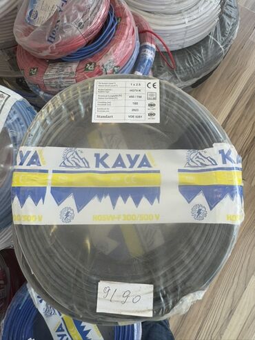 Maye divar kağızları: KAYA brendindən 1x2.5 ölçülü, 100 metrlik rulon şəklində qara rəngli