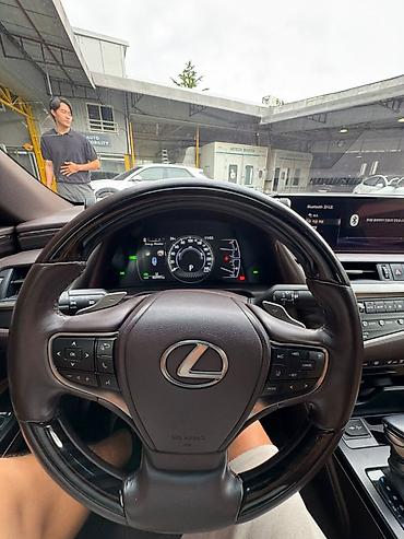 2022: Lexus ES: 2022 г., Гибрид, Седан — 3