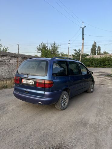 камаз с присепом: Volkswagen Sharan: 1997 г., 2 л, Механика, Бензин, Седан