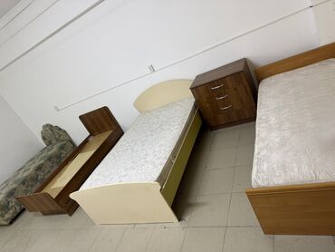 детскую кровать горка: Односпальная кровать классического дизайна, выполненная из дерева