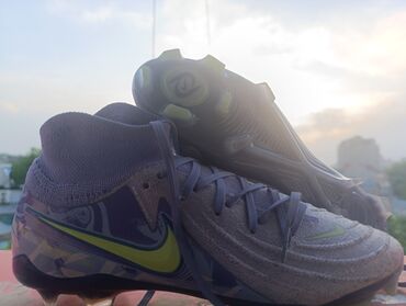 спортивные костюмы пума: Футбольные бутсы Nike с высоким верхом, обеспечивающим поддержку