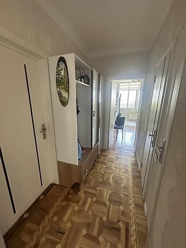 evler bine: 3 otaqlı mənzil – şəhər daxili yol kənarı, 5 mərtəbəli binada. 5-ci — 4