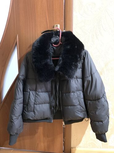 черная куртка зимняя: Пуховик, Короткая модель, С мехом, Оверсайз, Ультралегкий, 2XL (EU 44), 3XL (EU 46)