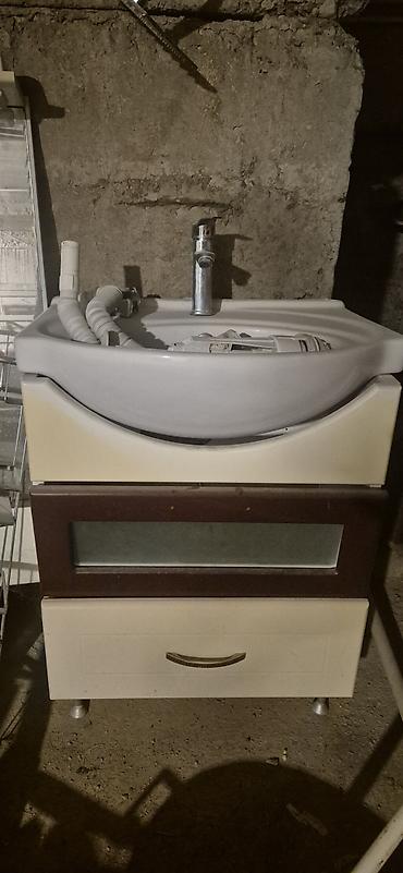 tavan taxta: Vanna otağı üçün lavabo dəsti - Lavabolu tualet masası: keramik üst — 2