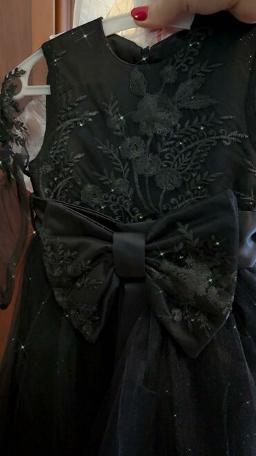 Ziyafət donları: Ziyafət geyimlərinin satışı her rengde var. Qiymetler ferqlidi. 15 azn — 26