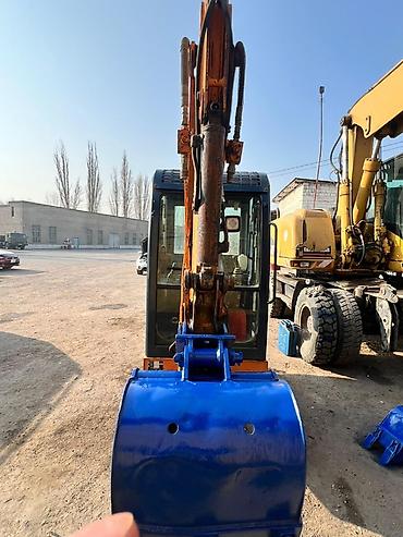 Экскаваторы: Экскаватор, Гусеничный — 12