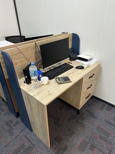 Ofis masaları: Yeni, Kvadrat masa