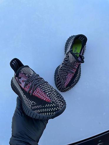 patike: Adidas Yeezy patike

Novo
Brojevi 36 do 46

fb Moja Kupovina 1 — 1