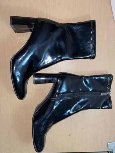 buzz zenske cizme: Ankle boots, Bershka, 38