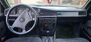 audi 80 1.8: Mercedes-Benz 190 (W201): 2 l | 1991 il Sedan — 3