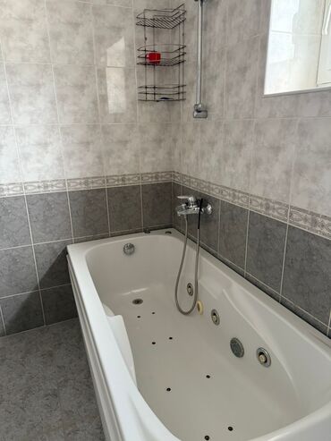 Həyət evləri və villaların satışı: Novxanıda, Görədil dəmir yolu stansiyasına piyada 10-15 dəqiqəlik — 10