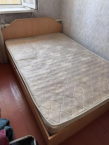 used bed: Кровать двуспальная с матрасом и прикроватной тумбой САМОВЫВОЗ Б/у — 1