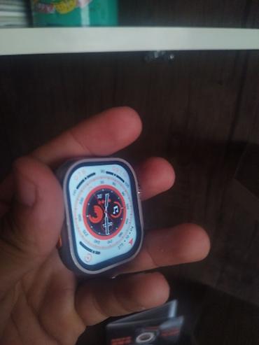 Smart saatlar: Ağ rəngli korpusa malik Watch Ultra modeli ağıllı saat. Saatın korpusu — 4