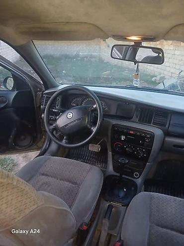 raf 4: Opel Vectra sedan - Kuzov: 4 qapılı sedan, tünd boz rəng - Mühərrik — 6