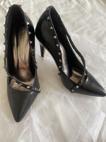 туфли свадебное 35 размер: Туфли Valentino, 35, цвет - Черный