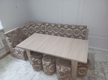 кухонные гарнитуры маленькие: Кухонный уголок с обеденным столом и пуфиками. Состав комплекта: -